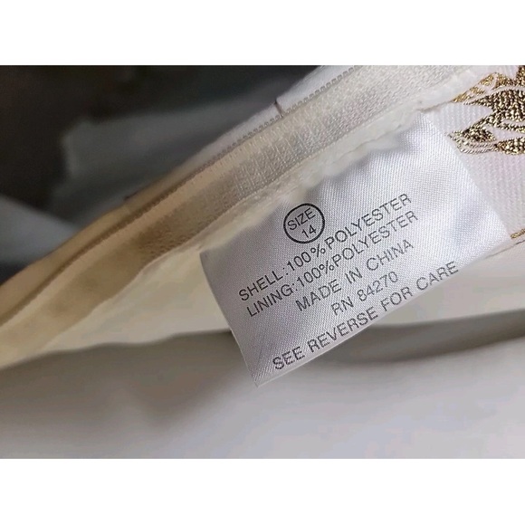 Elegant White Pleated Dress - Picture 10 of 16